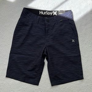 Hurley
20" Phantom Walkshorts 20” inseam sits at the knee 28 waist